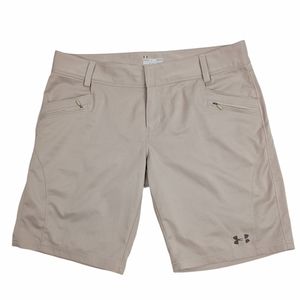 Beige golfing hiking bermuda shorts zipper detail
